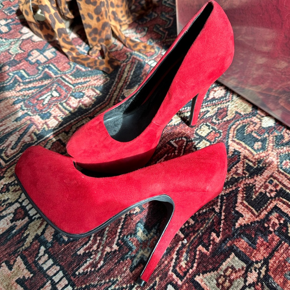Mix No. 6 Red Suede 4 1/2-inch Platform Heels Size 6